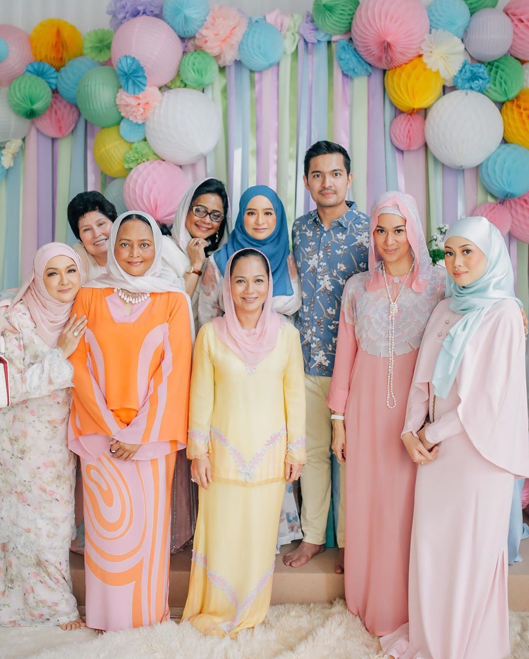 Seronoknya Tengok Wajah Ceria Datuk Ziela Jalil Bila Peluk 